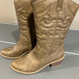 Women’s size 9 cowboy boots
